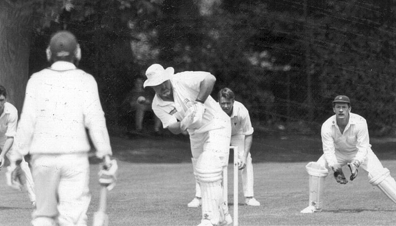 Mike Gatting in action for Middlesex (©Clarence HIles)