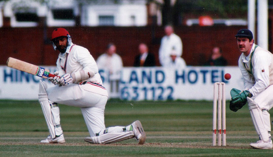 Phil Simmons sweeps watched by wicketkeeper Paul Jackson (©Andy Gatling)