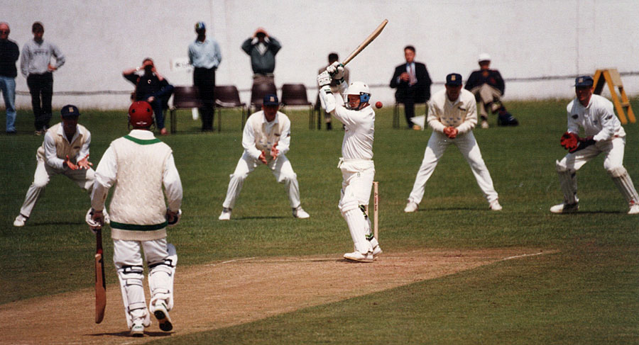 Allan Rutherford shoulders arms (©Clarence Hiles)