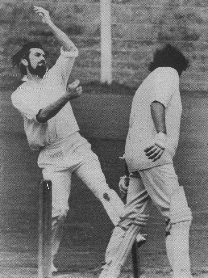 Bowling for Waringstown at The Lawn