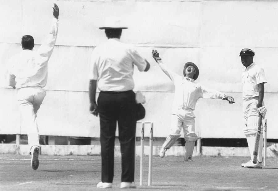 1994 ICC Trophy: Ireland v Papua New Guinea: Alan Nelson and wicketkeeper Paul Jackson celebrate Raka's dismissal (©Andy Gatling)