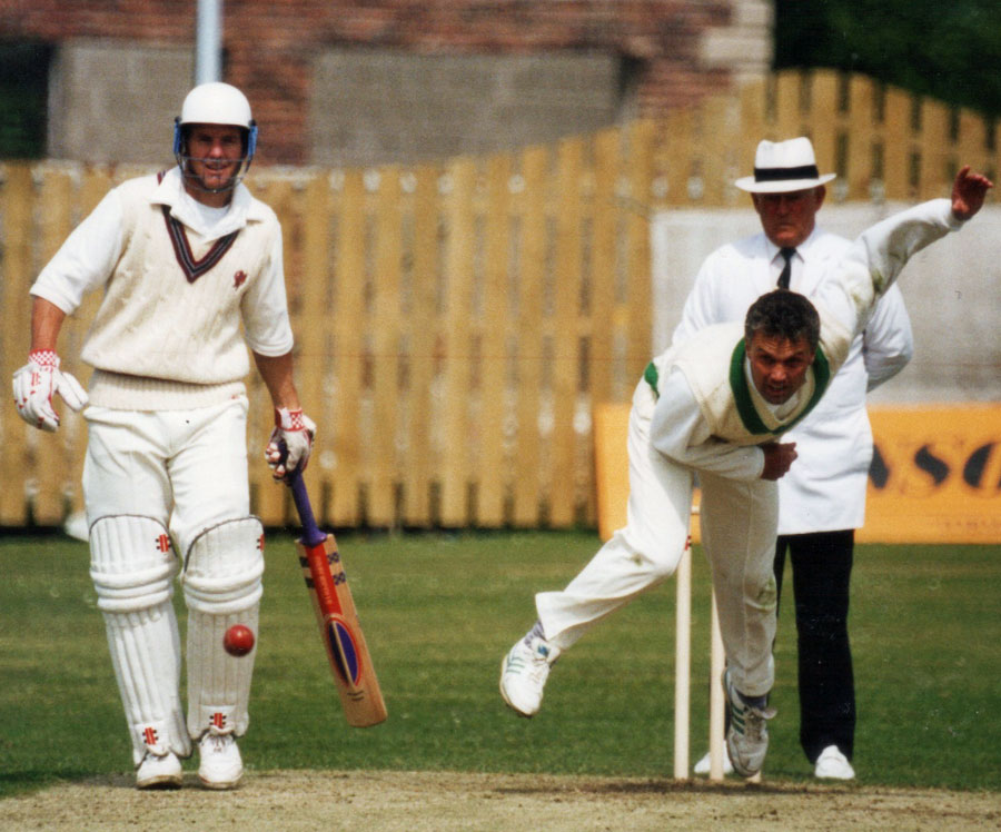 1995 Ireland v Somerset (B&H Cup): Alan Lewis bowling (©Clarence Hiles)