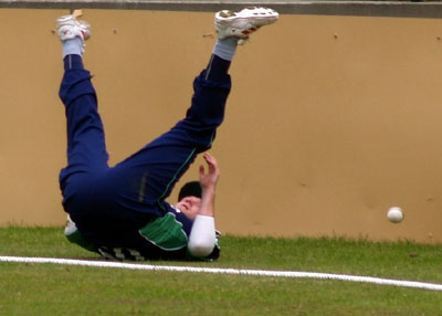 Peter Gillespie takes a tumble (©CricketEurope)