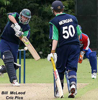 Ed Joyce batting (©Billy McLeod)