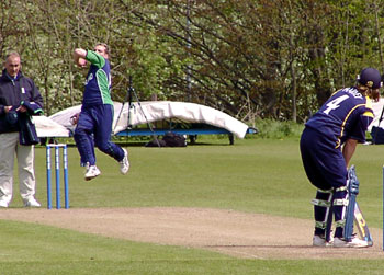 Gordon Cooke bowling to Ian Harvey (©CricketEurope)